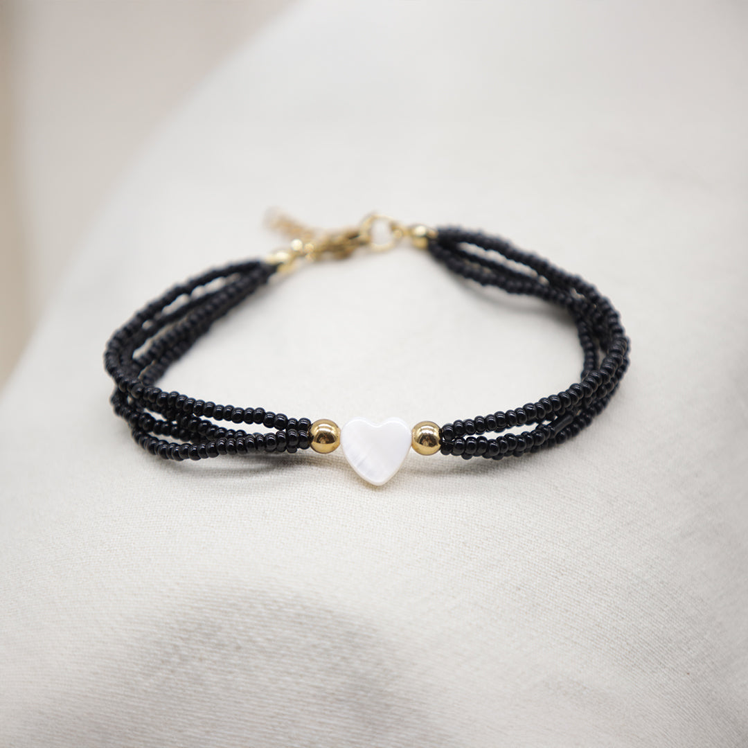 Armband Romina – Edelstahlperlen mit Perlmutt-Herzanhänger