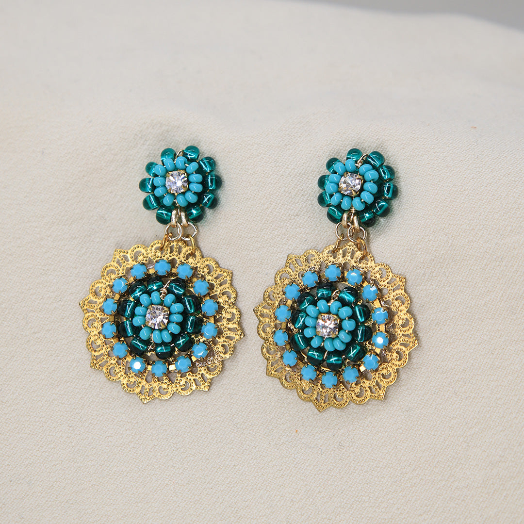 Ohrringe Gold Plate Floral – Handgefertigt mit Edelsteinakzenten