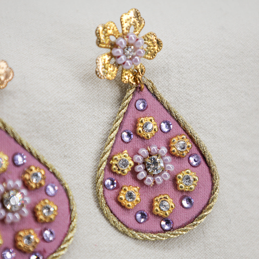 Jardín Floral – Satin-Ohrringe mit böhmischen Kristallen