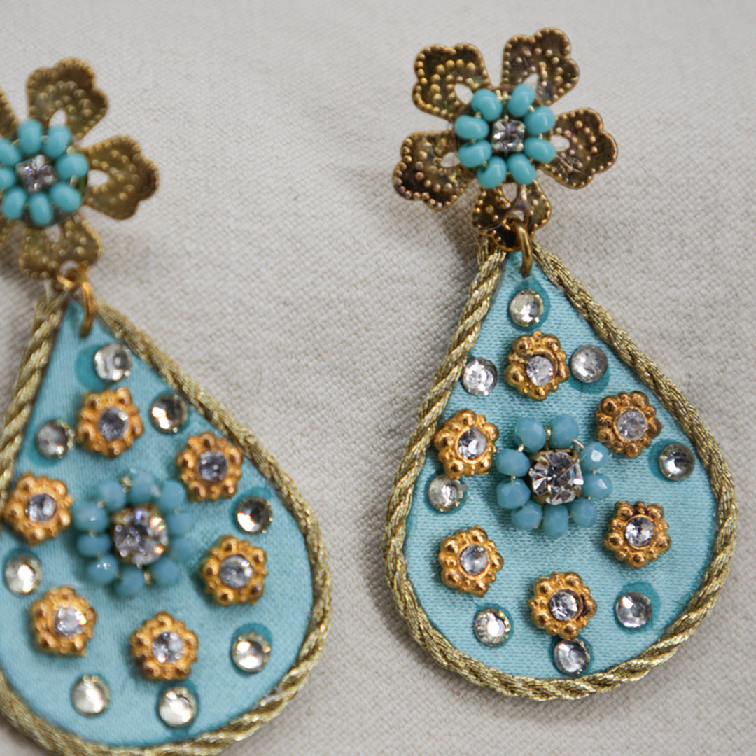 Jardín Floral – Satin-Ohrringe mit böhmischen Kristallen