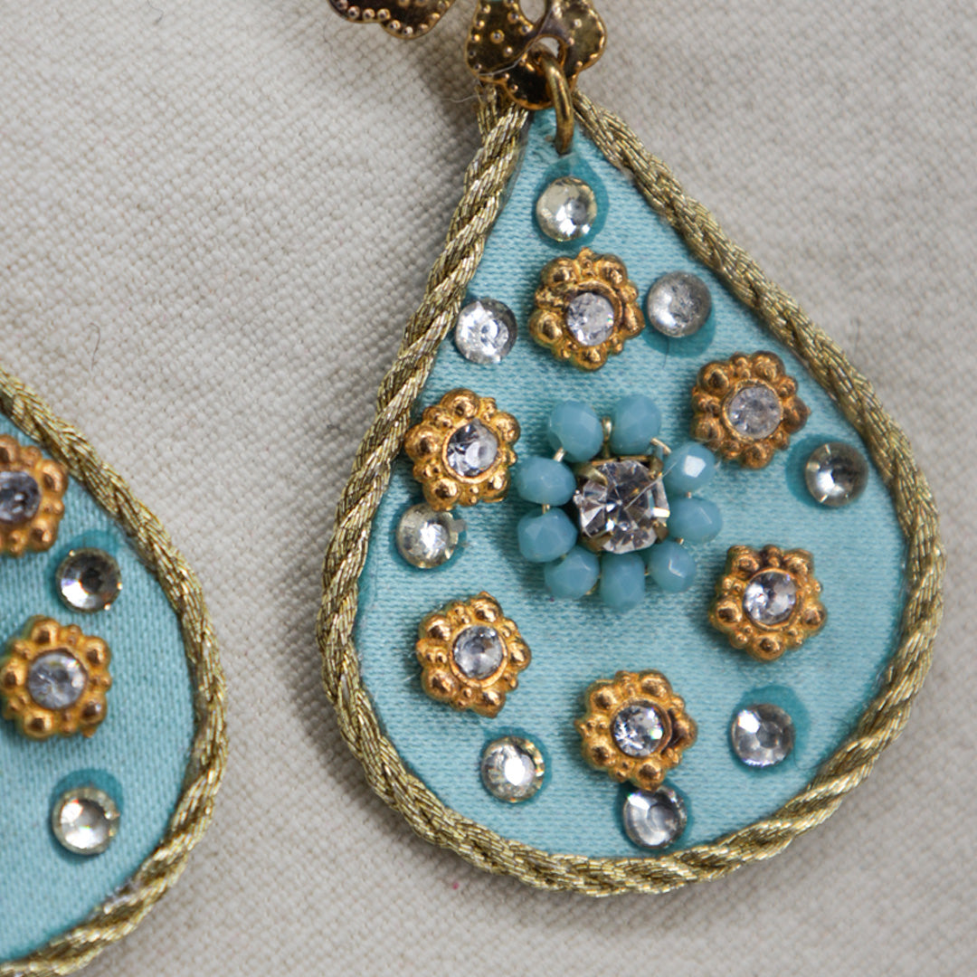 Jardín Floral – Satin-Ohrringe mit böhmischen Kristallen