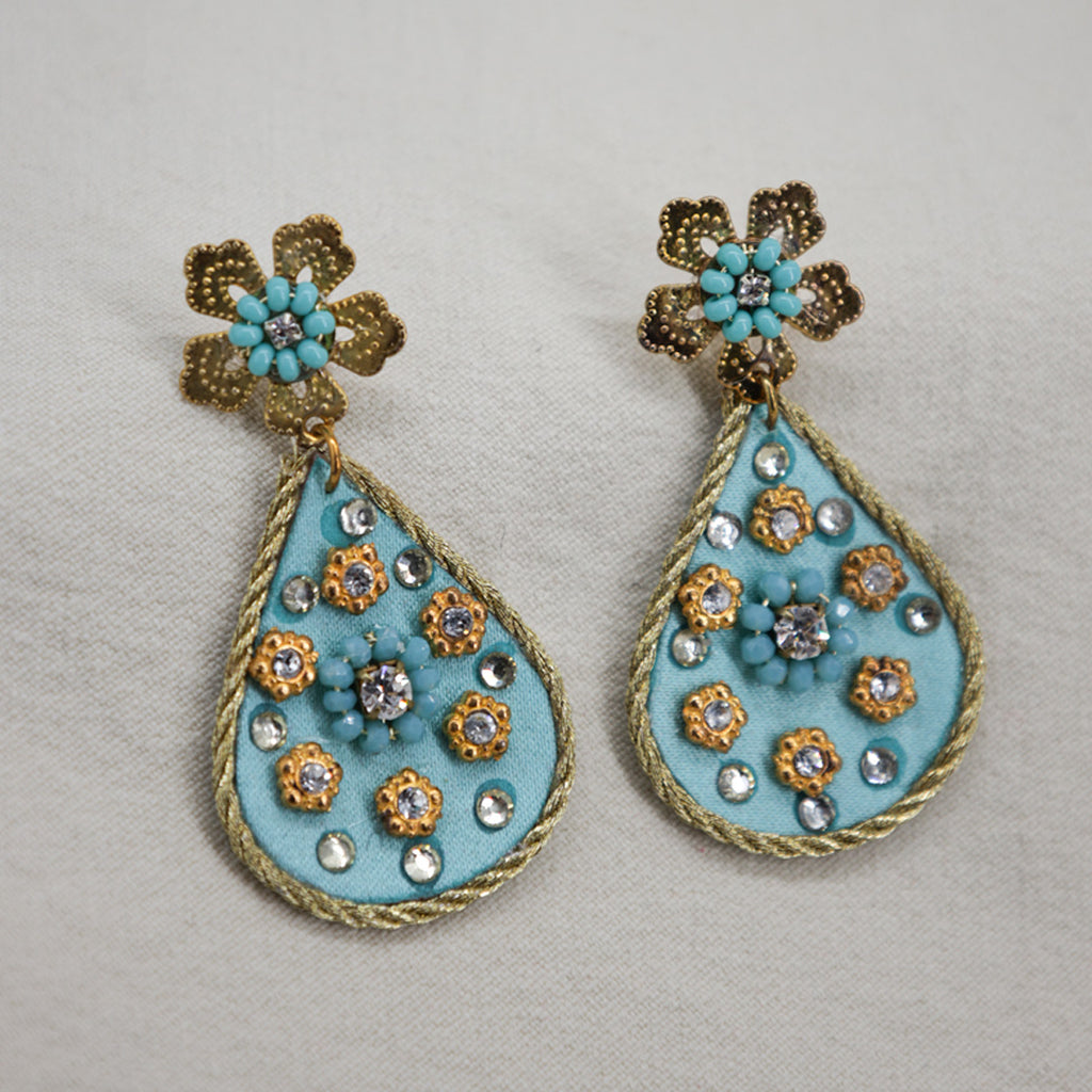 Jardín Floral – Satin-Ohrringe mit böhmischen Kristallen