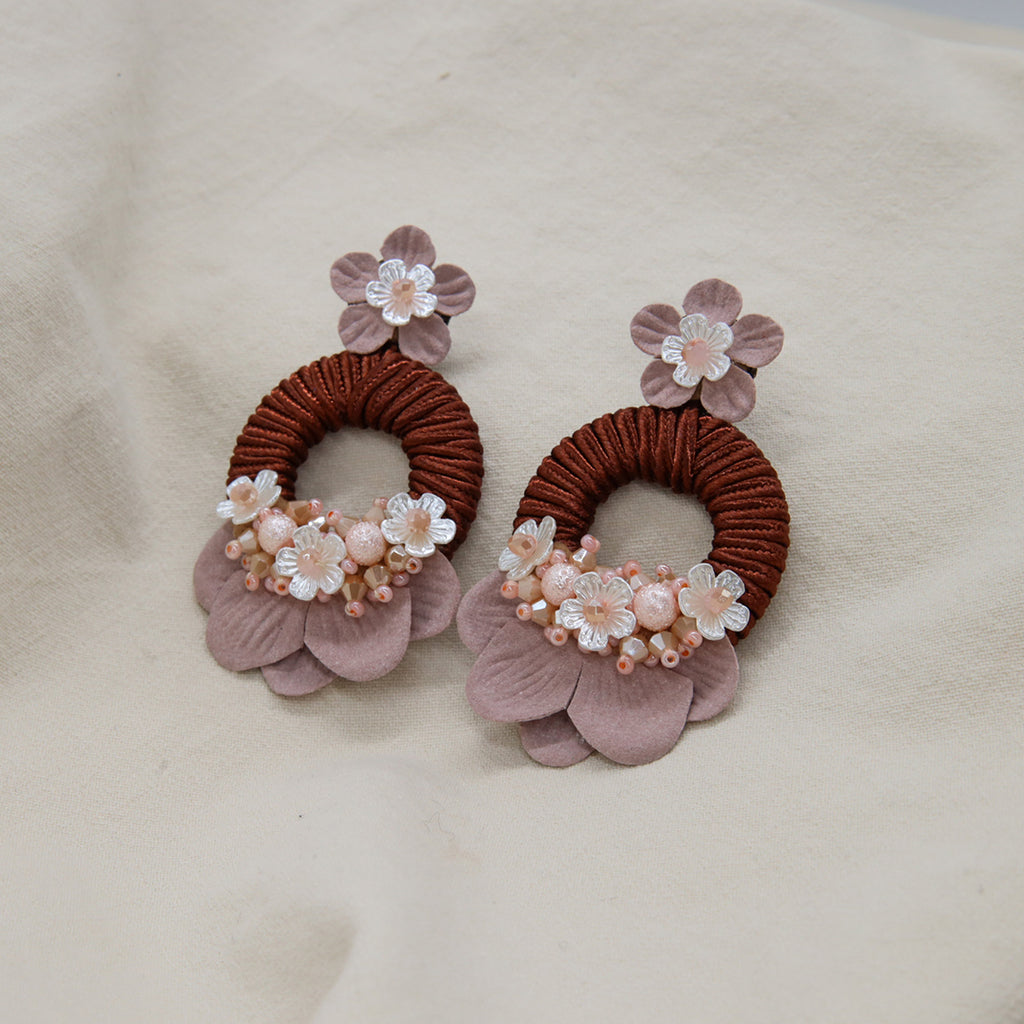 „Dora“ Ohrringe mit Harzblume und Murano