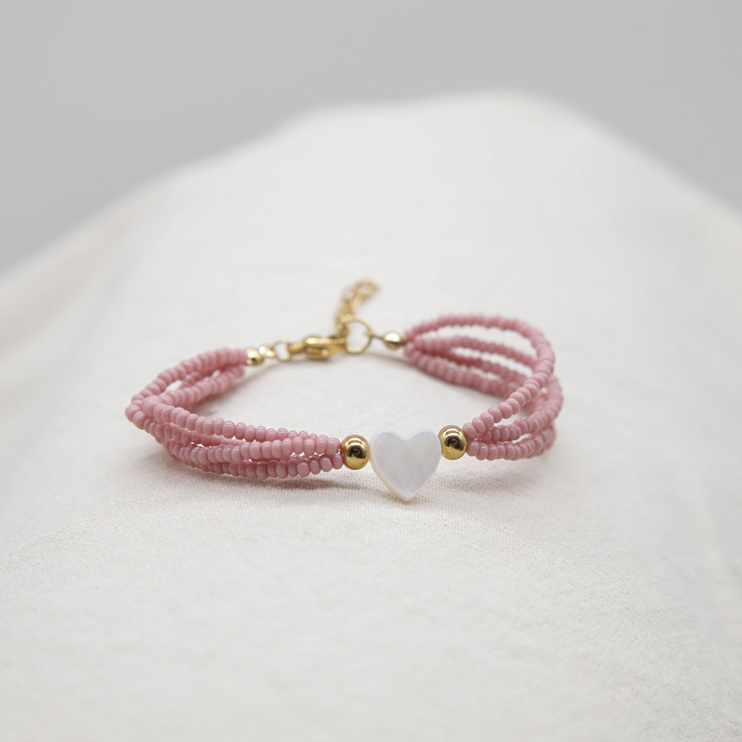 Armband Romina – Edelstahlperlen mit Perlmutt-Herzanhänger