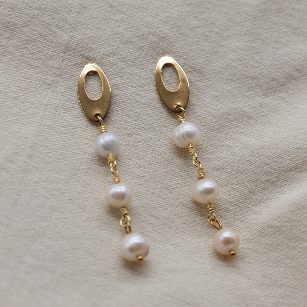 Aretes Aldana – Edelstahl-Ohrringe mit Naturperlen