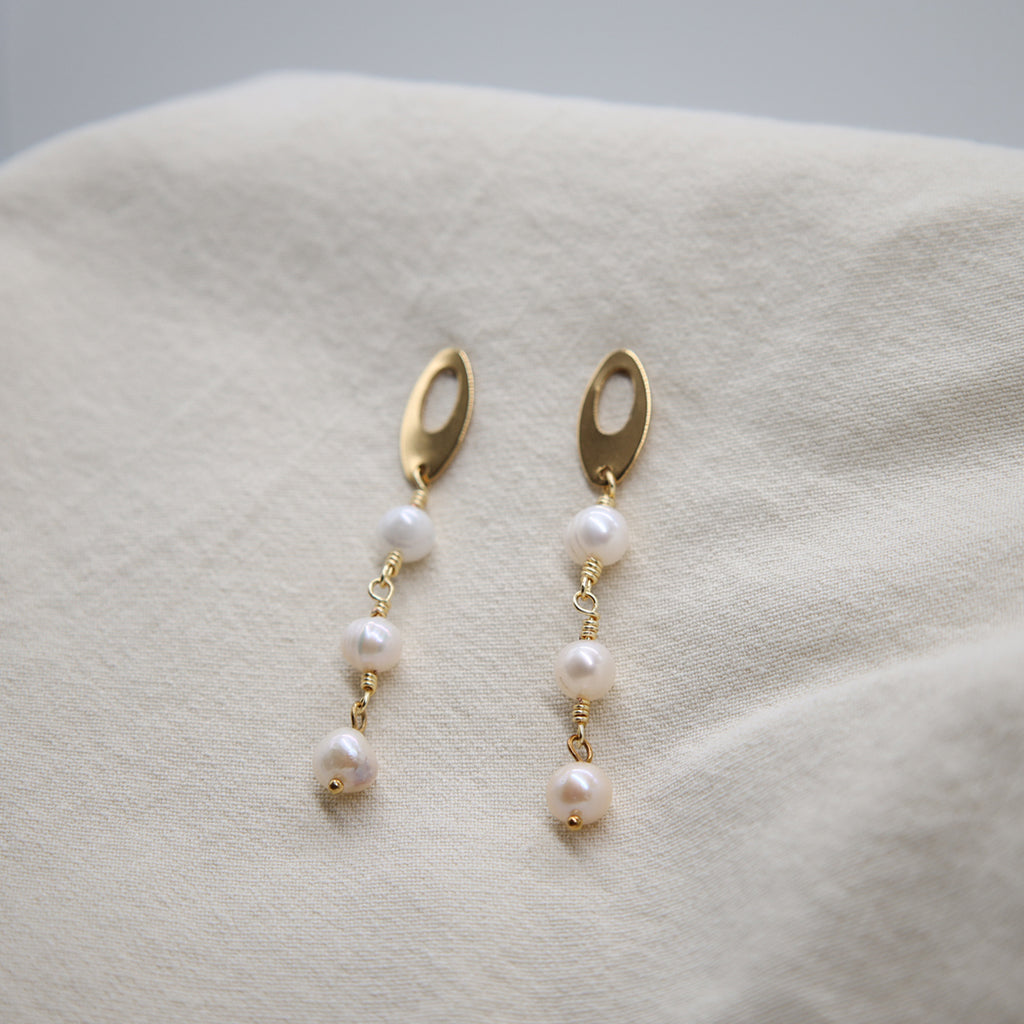 Aretes Aldana – Edelstahl-Ohrringe mit Naturperlen