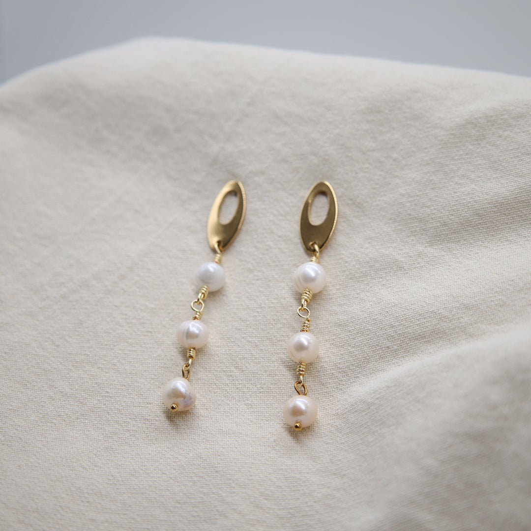 Aretes Aldana – Edelstahl-Ohrringe mit Naturperlen