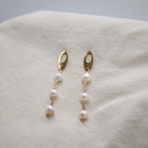 Aretes Aldana – Edelstahl-Ohrringe mit Naturperlen