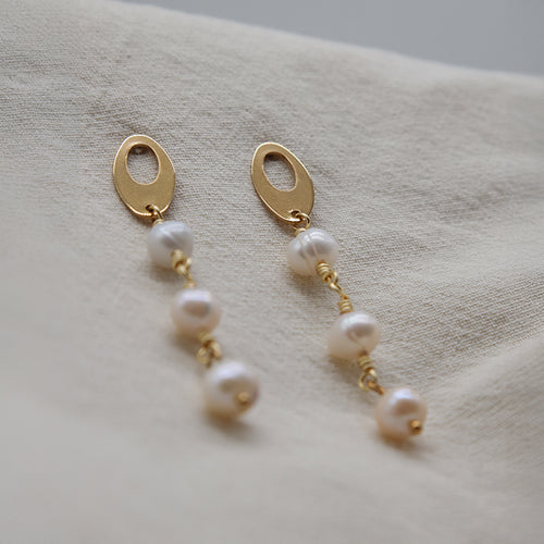 Aretes Aldana – Edelstahl-Ohrringe mit Naturperlen